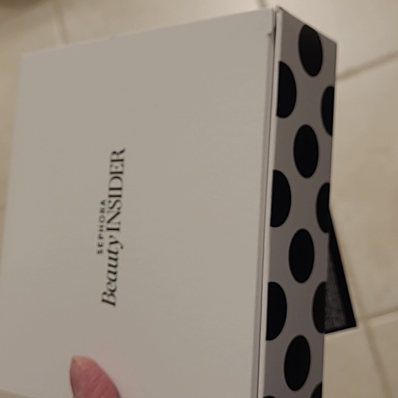 First Aid Beauty brand beauty set - Picture 8 of 8